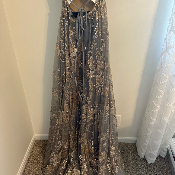 Collette Prom Dress worn once. In like new condition - Picture 6 of 9